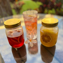 Load image into Gallery viewer, Maui Cocktail Kit infusions after soaking for 2 days. Ready to use.
